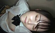 Japán iskolás lány, Yuzu Chans erotikusan ébred fel